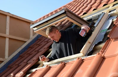 Pose de fenêtres de toit Velux à Schneckenbusch